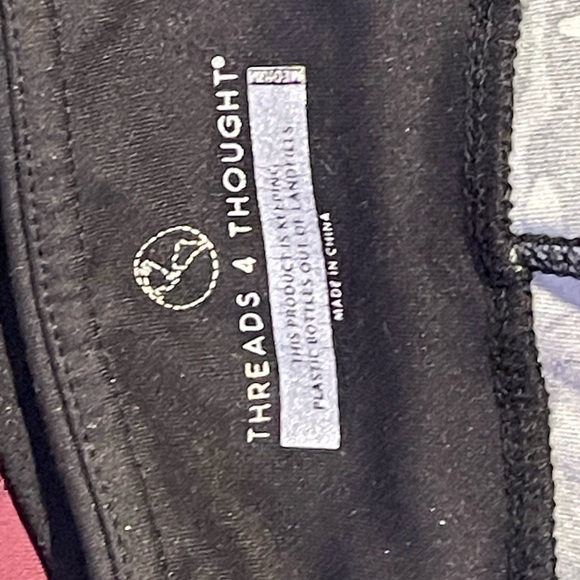 Longer style capri like new - Picture 2 of 2